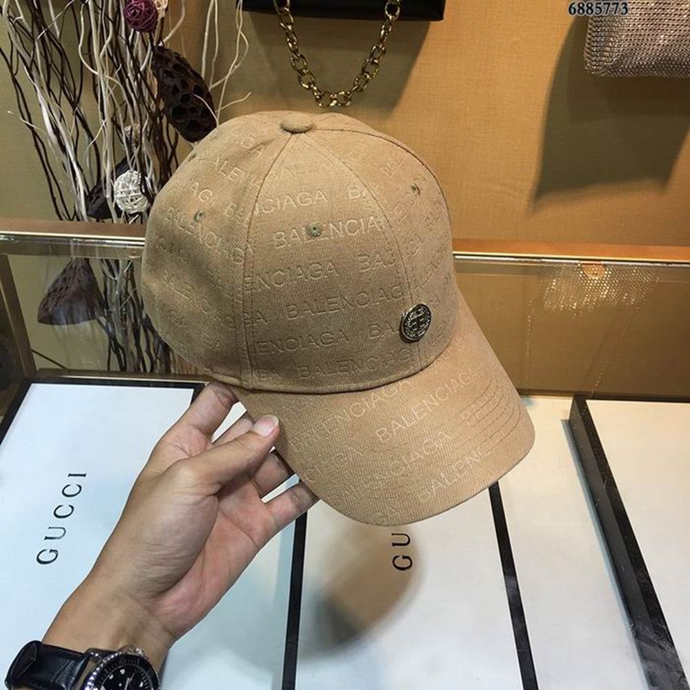 Ba*len*cia*ga hat